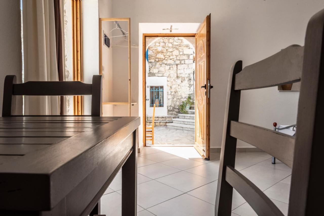 Amphora Guesthouse Химар Екстериор снимка