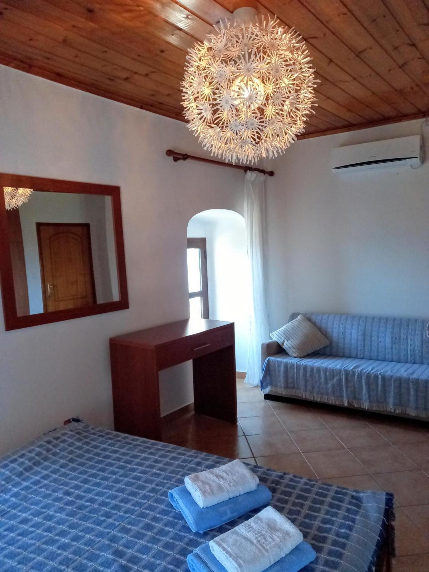 Amphora Guesthouse Химар Стая снимка